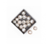 Tira de perla cultivada aplanada de 9x10x7mm de color blanco roto